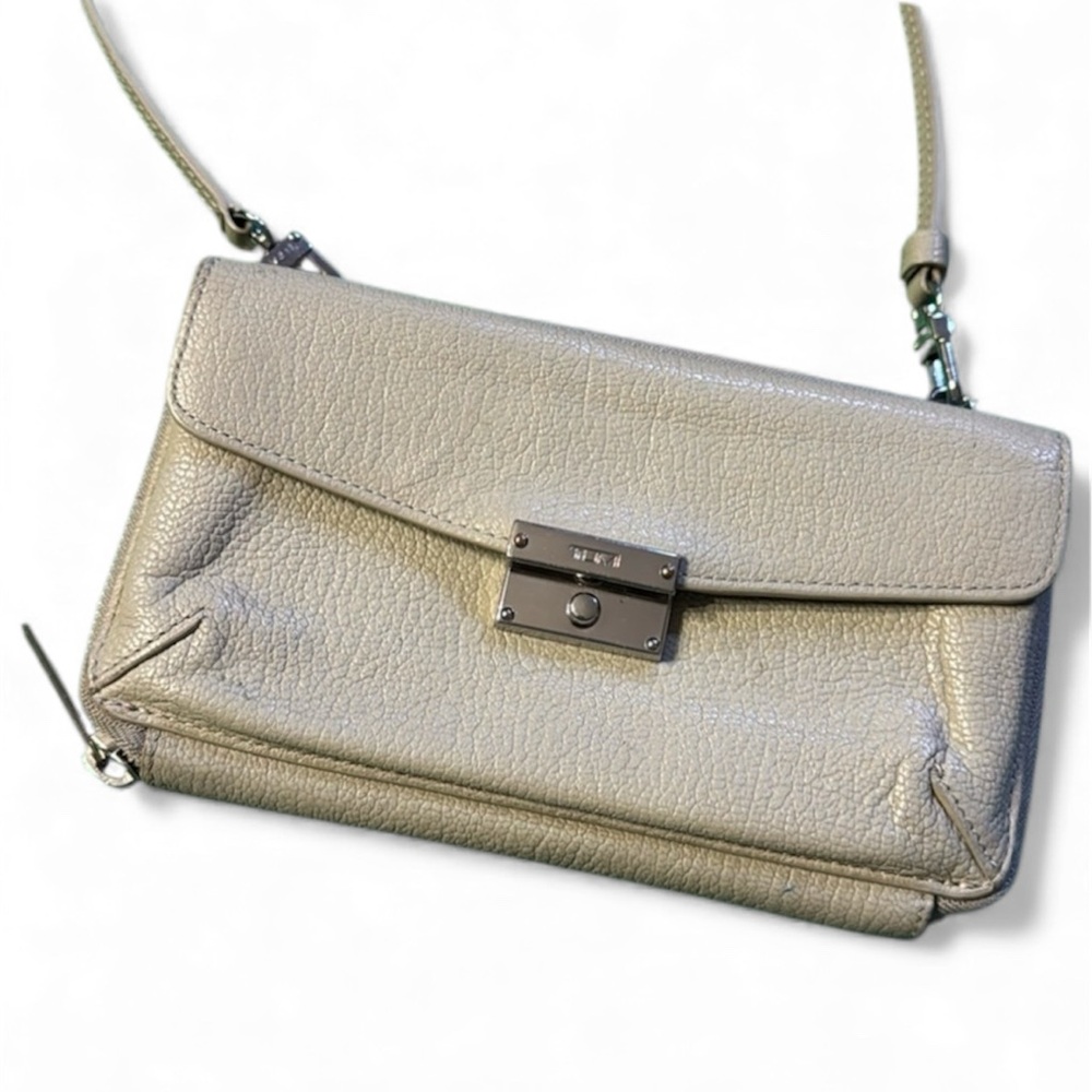 Tumi Stockton crossbody wallet EUC